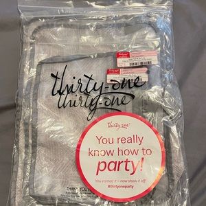 Thirty one pack n zip cubes.